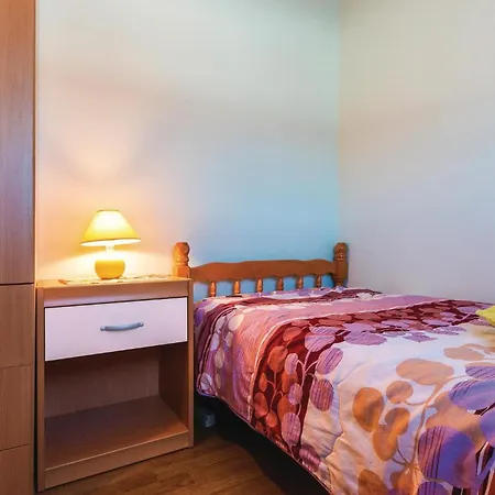 2 Bedroom Amazing In Betiga * Barbariga