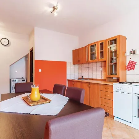 2 Bedroom Amazing In Betiga * Barbariga